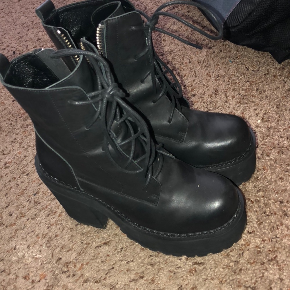 UNIF Choke boots